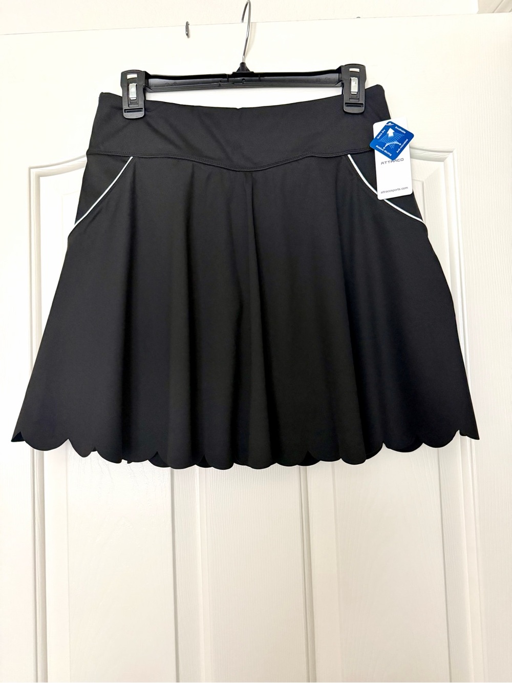 Black Scallop-Edge Skort with Contrast Piping Pockets